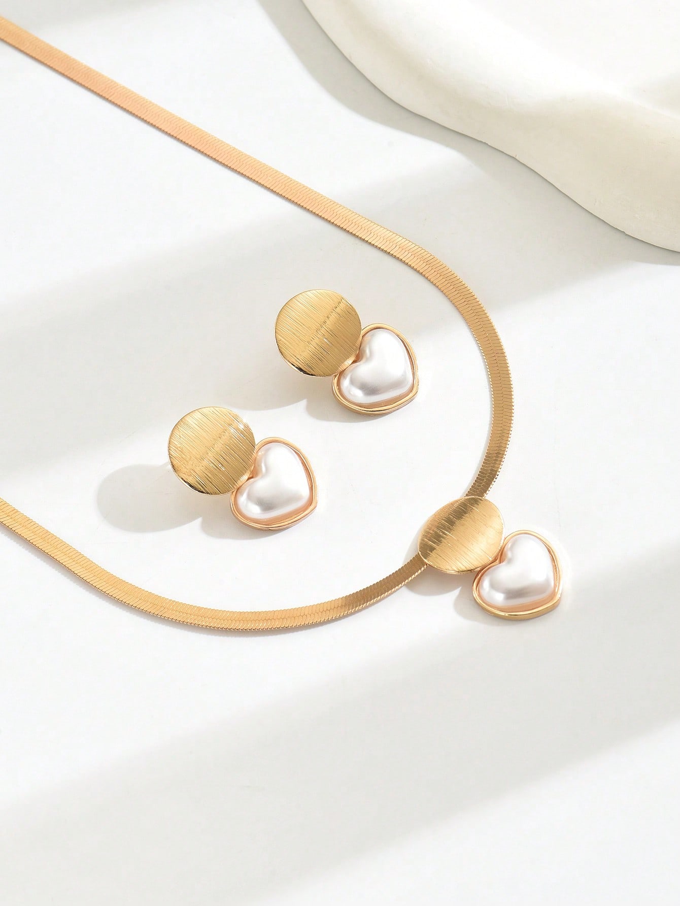 Golden Heart Pendant Jewelry Set Elegant Necklace Earrings for Women