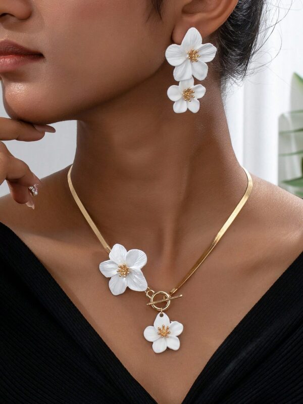 Elegant Floral Necklace and Earrings Set Women Jewelry for Daily Parties
