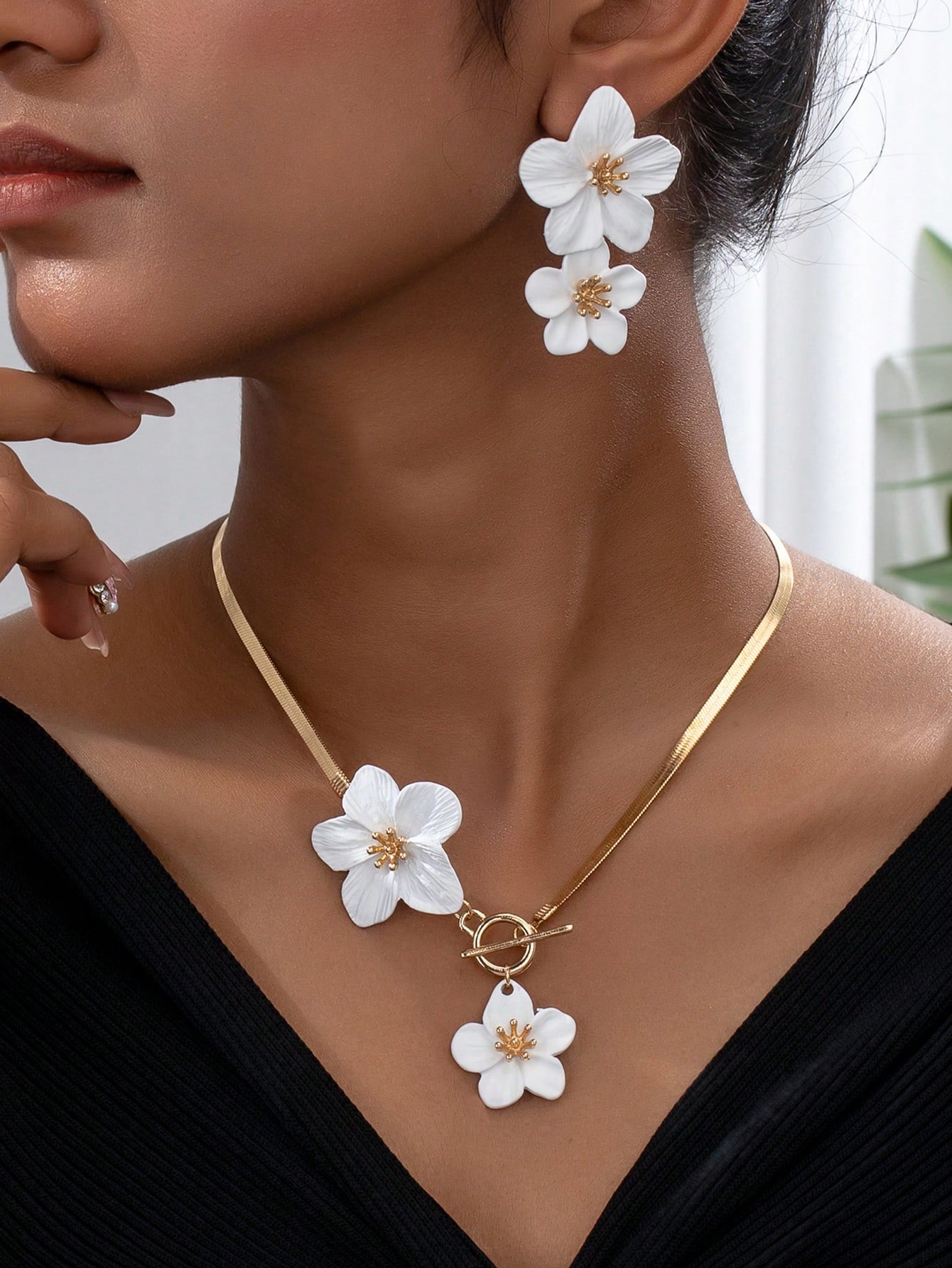 Elegant Floral Necklace and Earrings Set Women Jewelry for Daily Parties